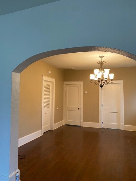 Building Photo - 609 N 15th St