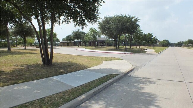 Building Photo - 2401 Brooke Ct