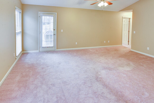 Building Photo - 149 Hollington Dr NE