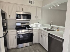 Building Photo - FOR RENT - MOVE IN READY - 2  BEDS 1.5 BAT...