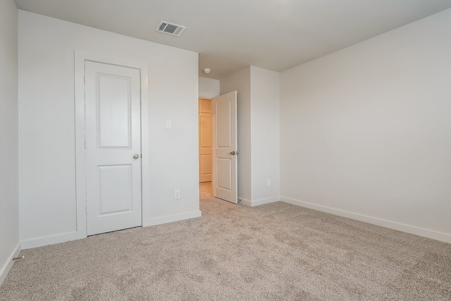 Building Photo - 1540 Harvester Dr