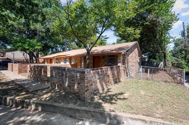 Building Photo - 1803 Harry Ct