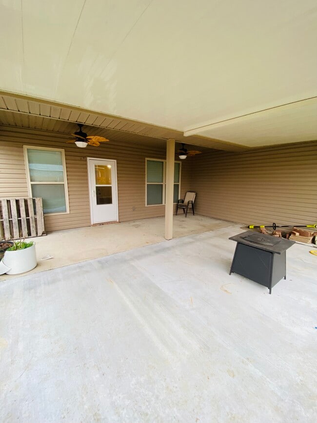 Building Photo - 503 Elwick Dr