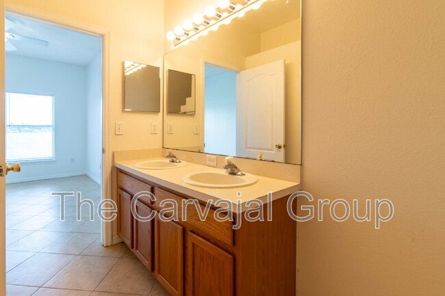 Building Photo - 4434 Waterside Pointe Cir