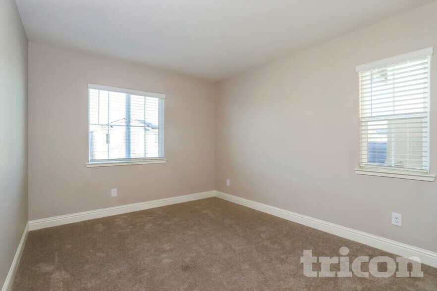 Building Photo - 2076 Comstock Ln