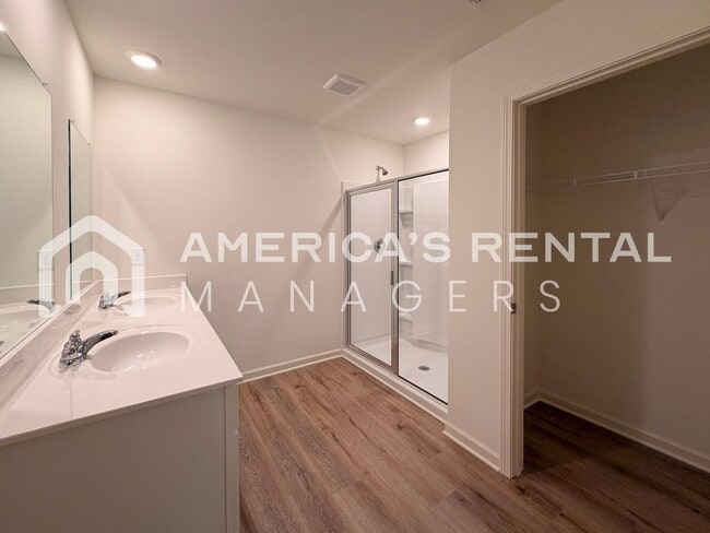 Building Photo - Coming Soon! Available to view NOW!! MOVE ...