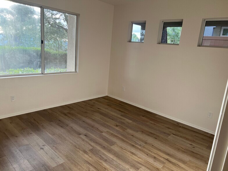 bedroom 1 - 128 California Ct