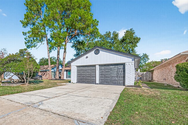 Building Photo - 11434 Loyola Dr