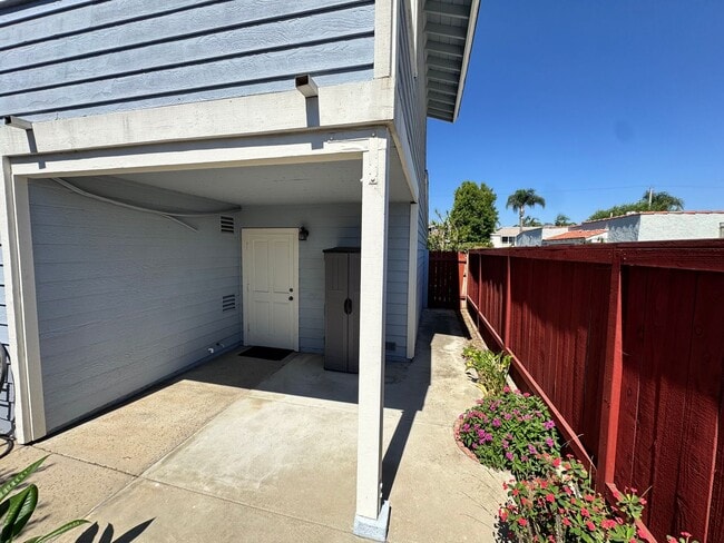 Building Photo - Eastside Costa Mesa Townhome with 2-Car Ga...