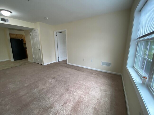 Building Photo - 10 Sentinel Court