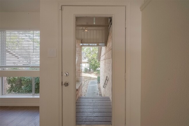 Building Photo - 13 Lakeridge Dr