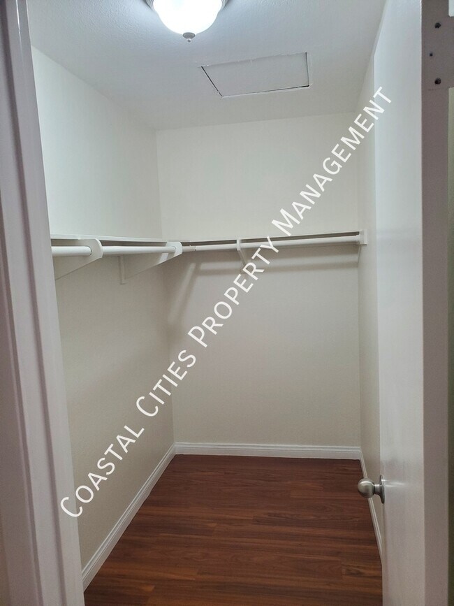 Building Photo - 12675 Verdugo Ave