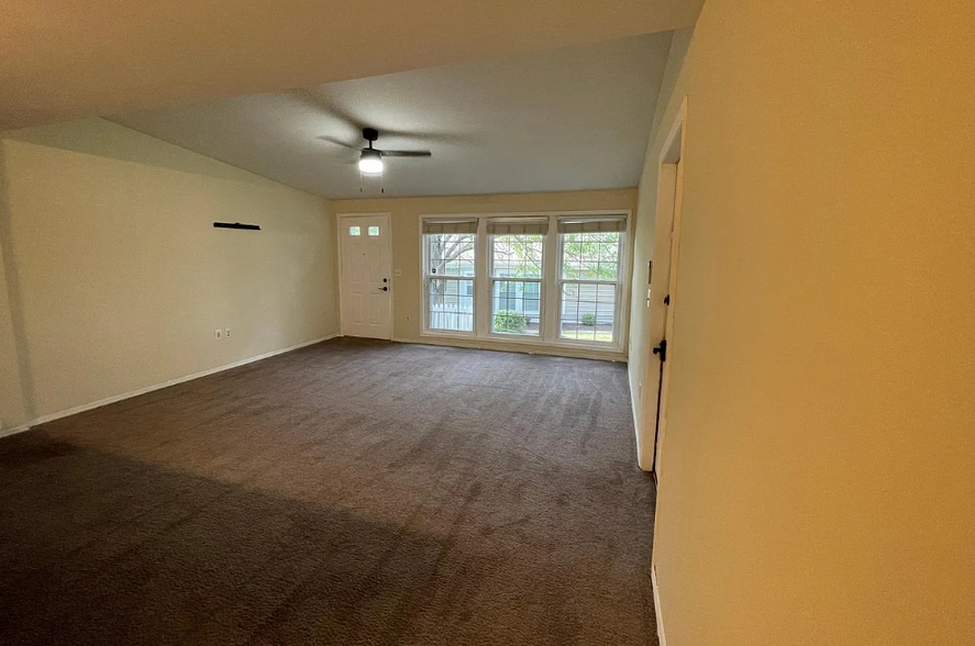 Building Photo - 2213 Cinnabar Pl