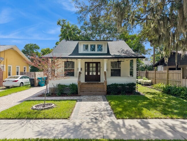 Building Photo - 809 N Hyer Ave