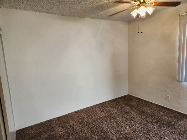 Building Photo - 1400 Freeman Ave