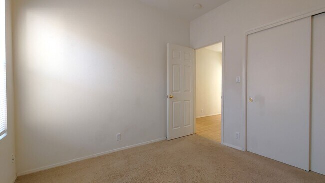 Building Photo - 7123 Luz De La Luna Pl NW
