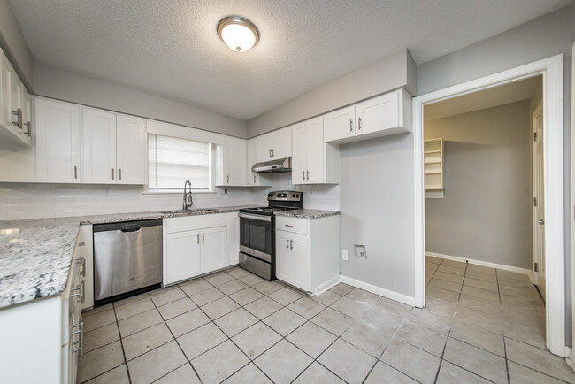 Building Photo - 17 Chalet St