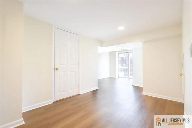 Building Photo - 234 Inza St