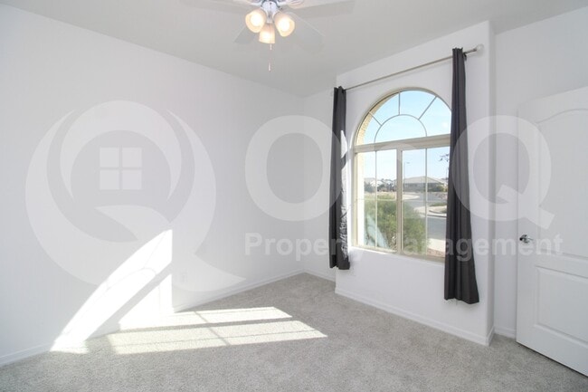 Building Photo - 23034 E Via Del Sol