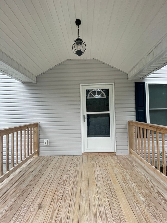 Building Photo - 350 Pinewood Cir