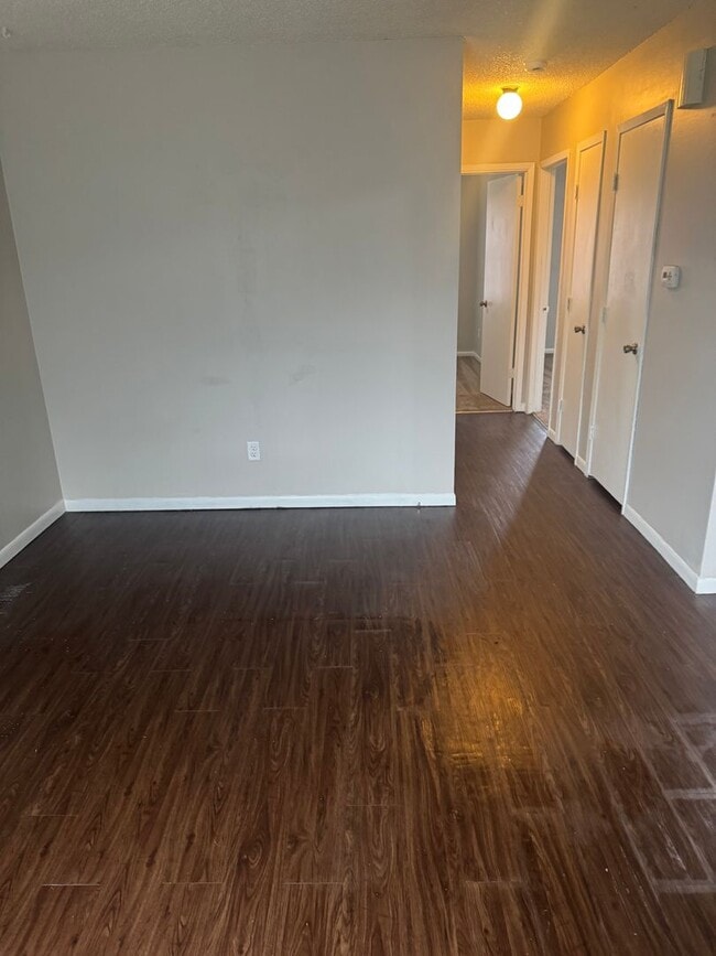 Building Photo - 927/929 Herold Avenue