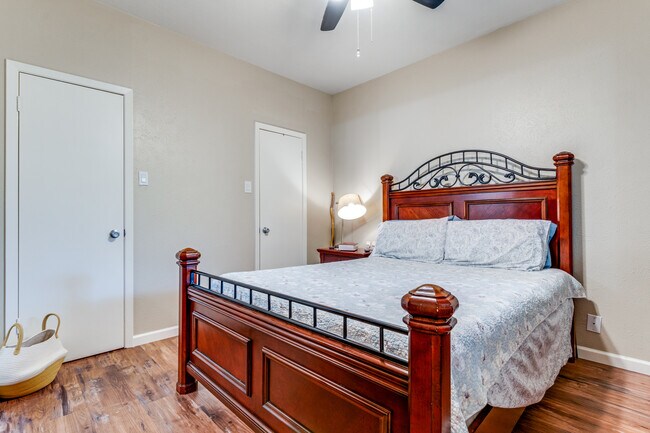 Building Photo - 8601 Park Ln