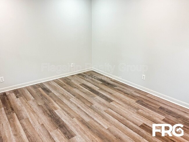 Building Photo - 435 Frank St