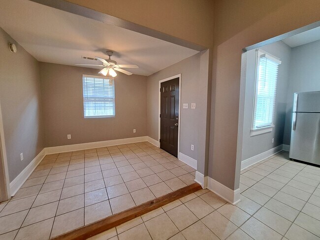 Building Photo - GORGEOUS 3BR/2 BA Single Family Home!