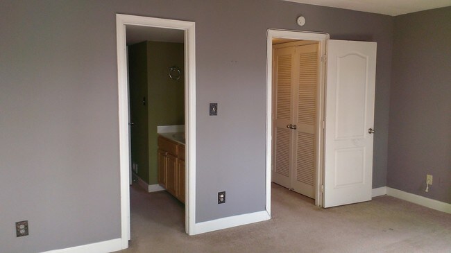 Building Photo - 3900 Chesterwood Dr