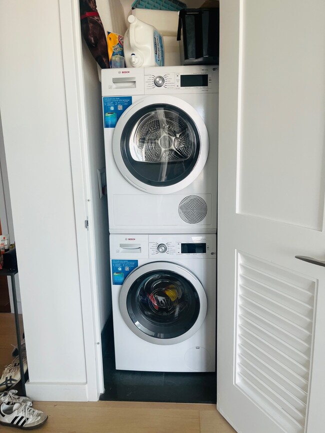 Building Photo - 1-15-15 57th Ave