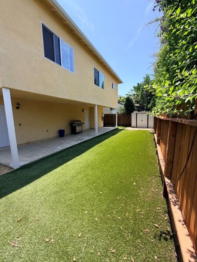Building Photo - 4545 Vesper Ave