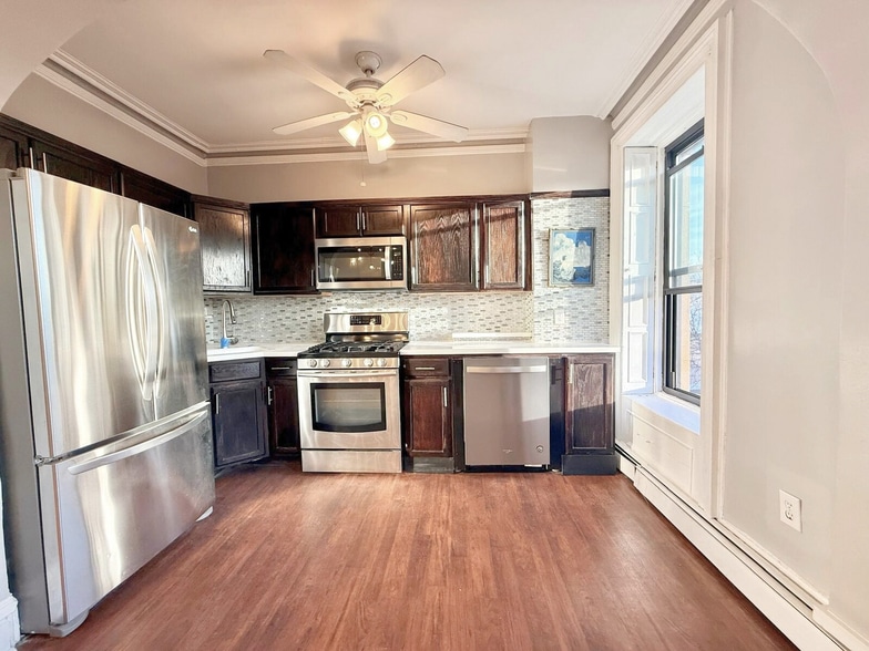 Building Photo - 544 Bramhall Ave