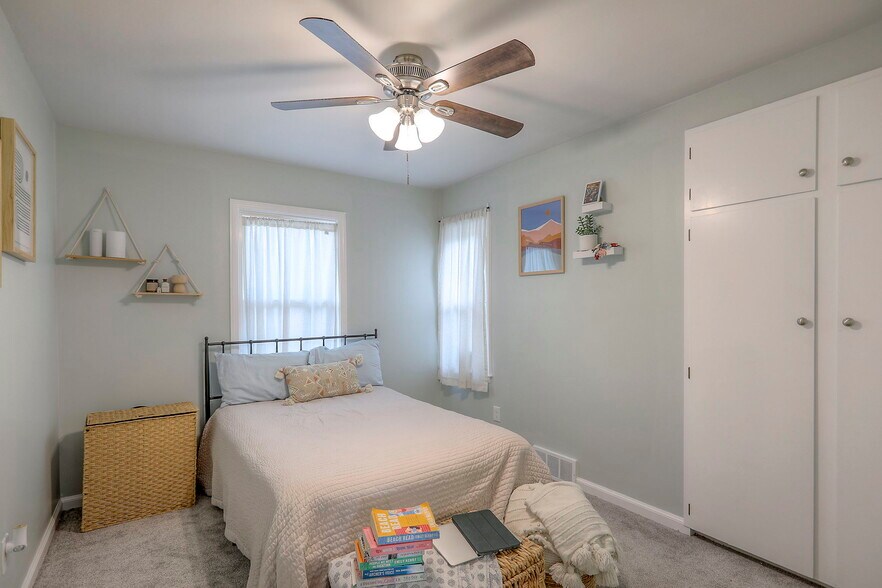 Building Photo - 7617 Windsor St