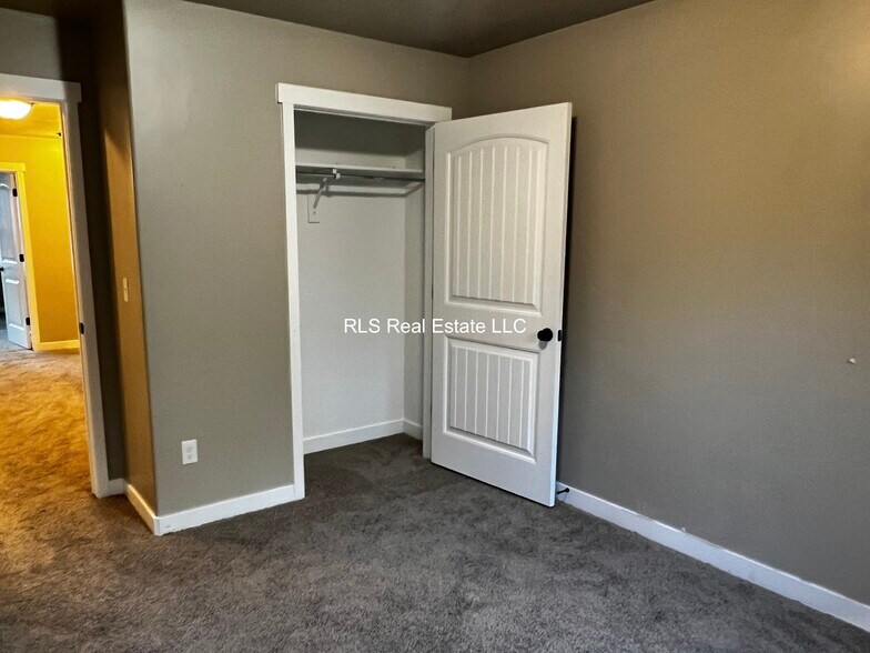 Building Photo - 122 S 1800 W
