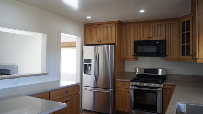 Building Photo - 27403 Garza Dr