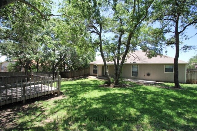 Building Photo - Beautiful Cul-De-Sac Location With Oak Trees