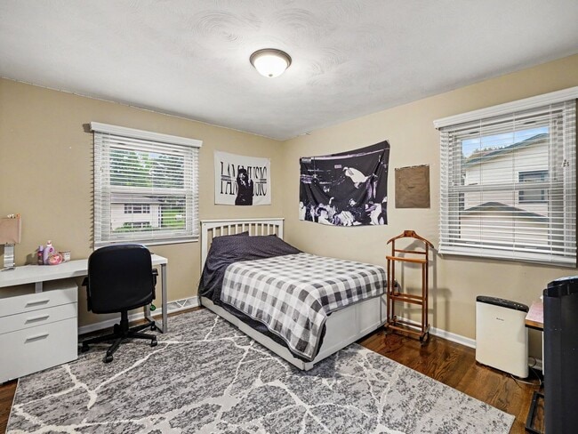 Building Photo - 1801 Sherry Dr