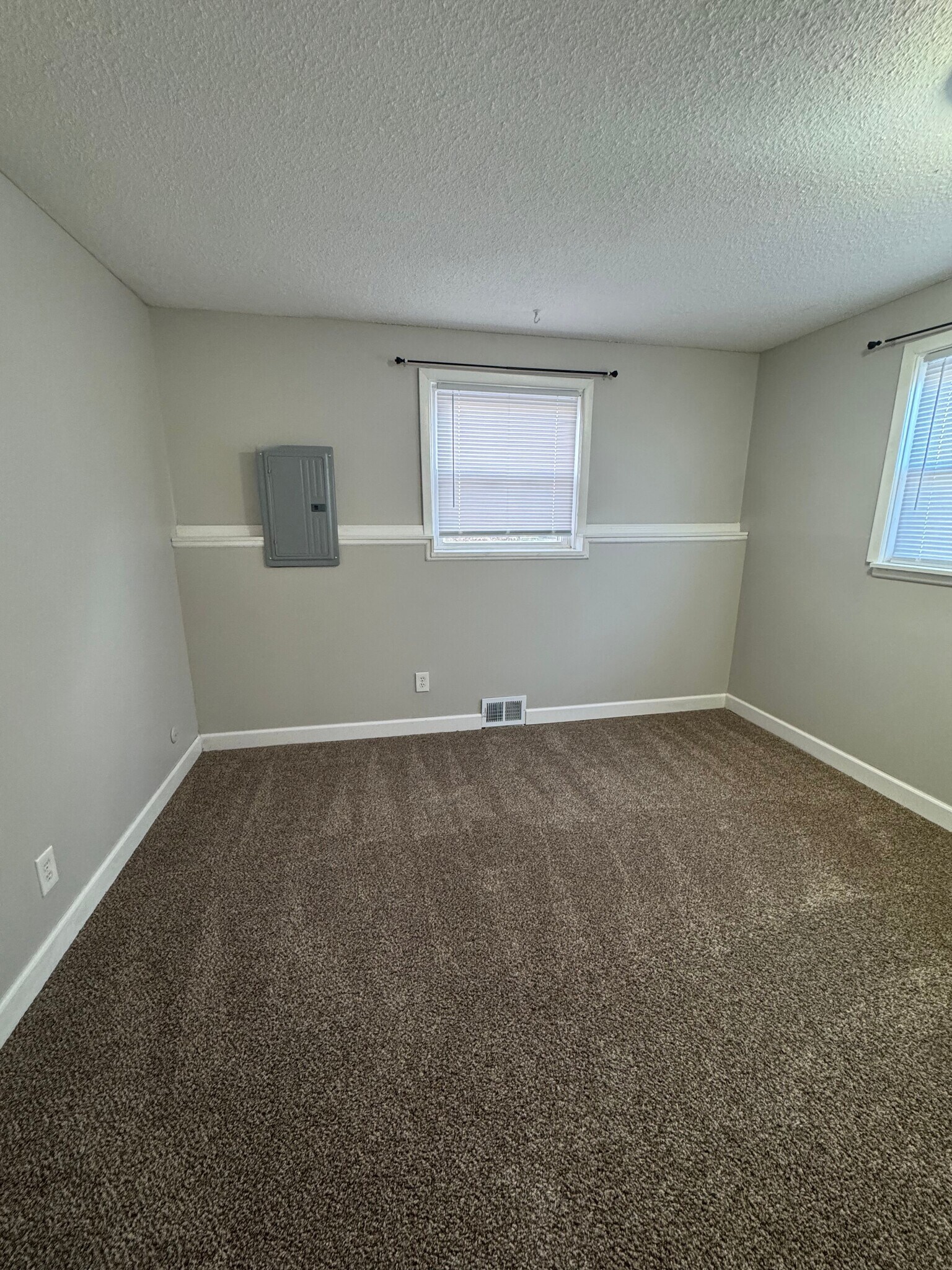 Building Photo - 932 Pius Ln