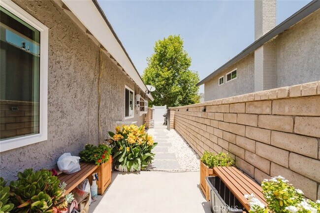 Building Photo - 23128 Calvello Dr