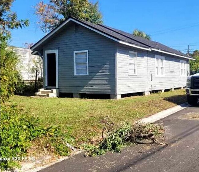 Building Photo - 5918 Ave B