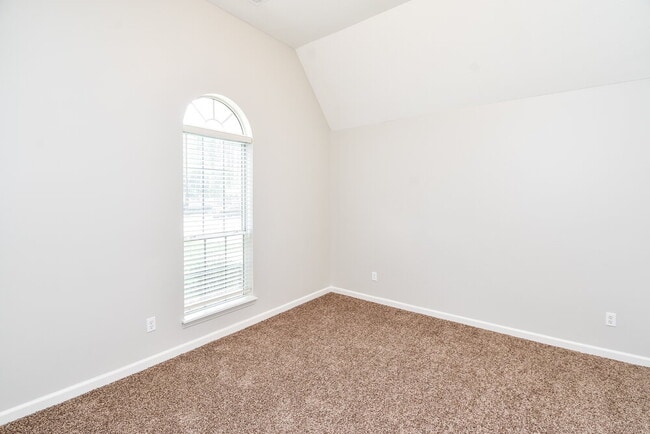 Building Photo - 2848 Pinnacle Dr