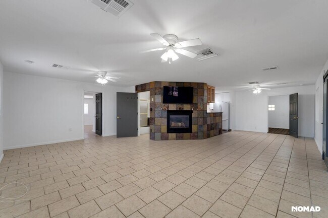 Building Photo - Spacious 3BR House in Phoenix