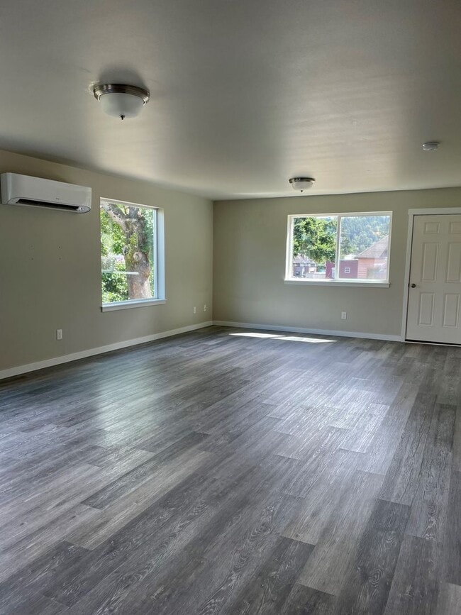 Building Photo - 1021 Newell St