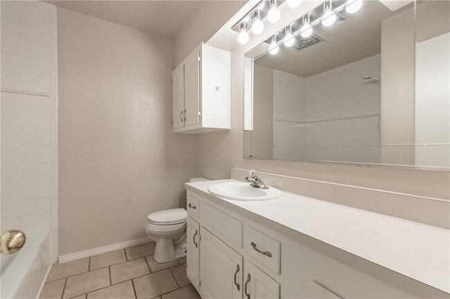 Building Photo - 9 Shirley Ln