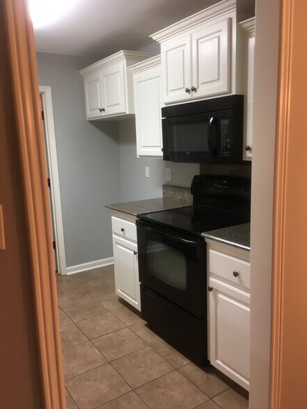 Bright Kitchen w/ major appliances - 108 Smalley Rd