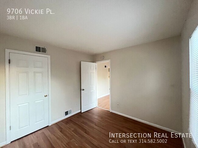 Building Photo - 9706 Vickie Pl