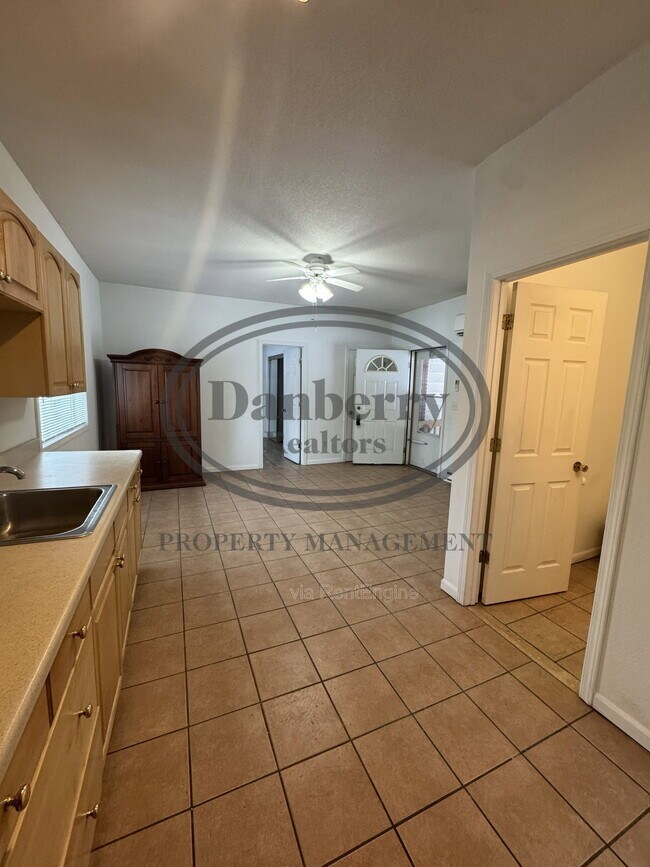 Building Photo - 600 South St