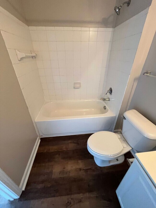 Building Photo - 14-1416 Romak