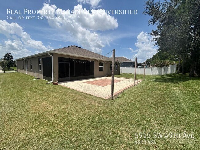 Building Photo - 5915 SW 49th Ave