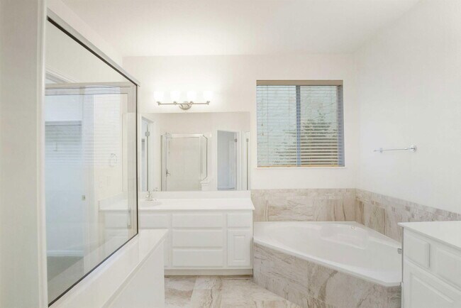 Building Photo - 2514 Crenshaw Dr